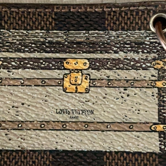 LOUIS VUITTON Porte Cure llystre
Trunk Charm Key Holder - Picture 7 of 10